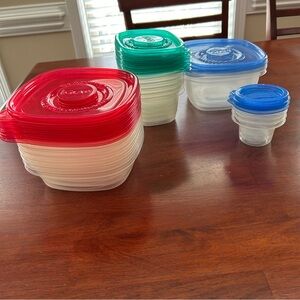 30 Pieces - 15 Plastic Containers with 15 Lids Various Sizes